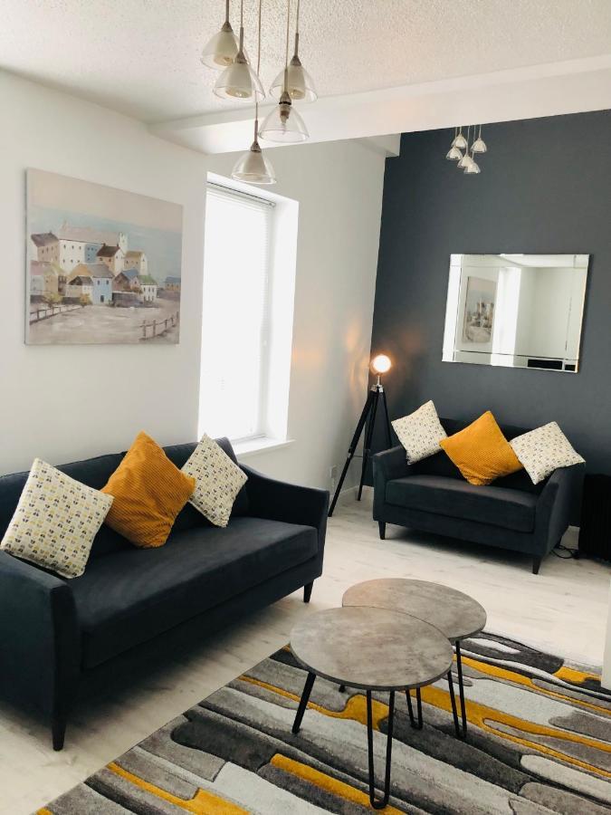 Spacious And Bright Town Centre Apartment 밸리캐슬 외부 사진