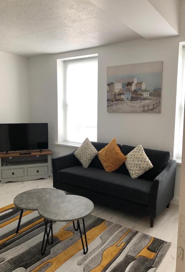 Spacious And Bright Town Centre Apartment 밸리캐슬 외부 사진