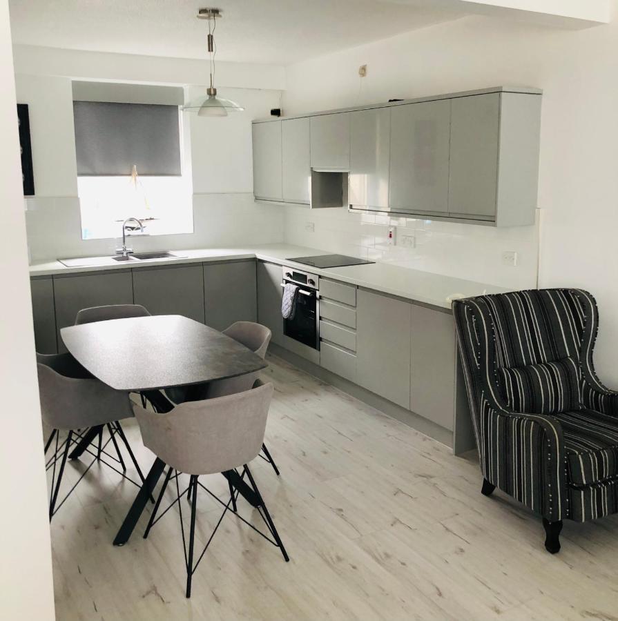Spacious And Bright Town Centre Apartment 밸리캐슬 외부 사진